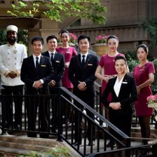 藍(lán)光進(jìn)化論 以“兩只手”卡位現(xiàn)代服務(wù)業(yè)，物業(yè)管理?yè)尀┤f(wàn)億級(jí)藍(lán)海市場(chǎng)